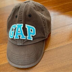GAP Kids Boys Baseball Cap GAP Logo Appliqué Hat Brown Blue Cream Patch Size S/M